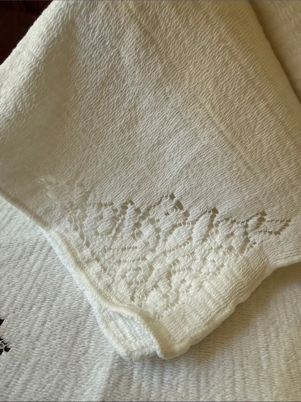 VTG ca 1960’s French White cotton gauze lace Corner dinner Napkins Quaker style